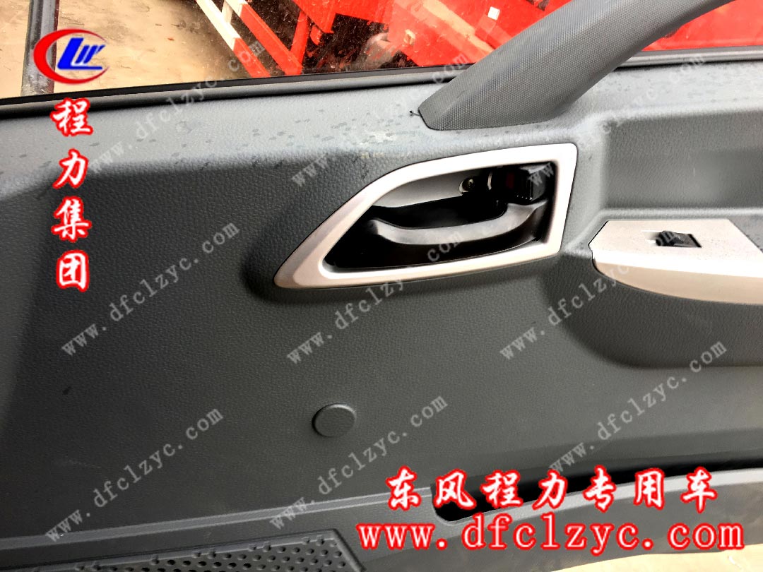 湖北程力藍(lán)牌大運平板運輸車細(xì)節(jié)