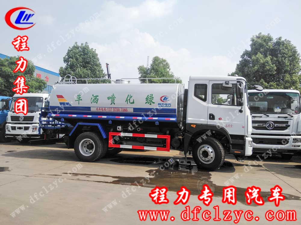 湖北程力集團生產(chǎn)的東風(fēng)D9灑水車