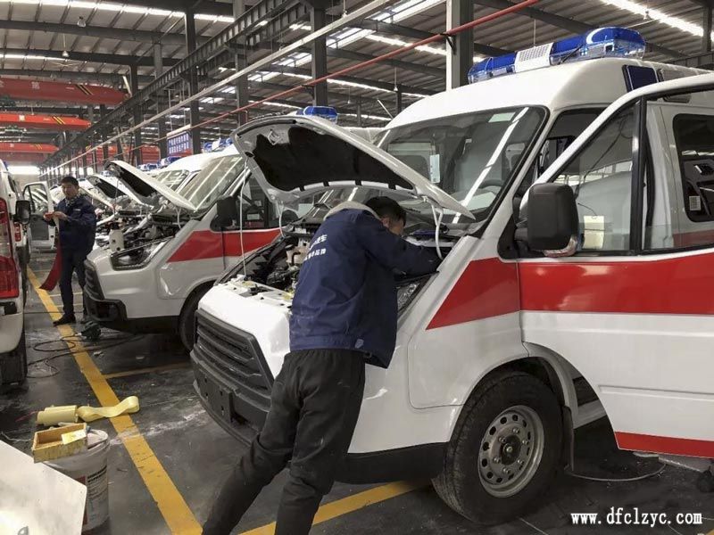 程力專用汽車股份有限公司車間工人正在緊張有序的工作