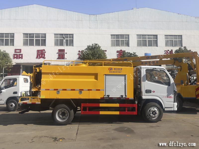 湖北程力國(guó)六藍(lán)牌東風(fēng)小多利卡高壓清洗車(chē)