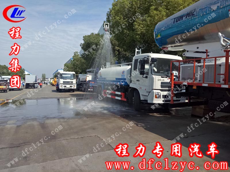 湖北程力集團(tuán)東風(fēng)天錦鐵路多功能抑塵噴灑車